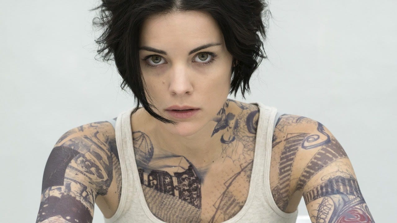 tatuajes de jaimie alexander en la serie blindspot