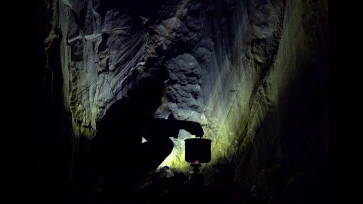 documental caveman